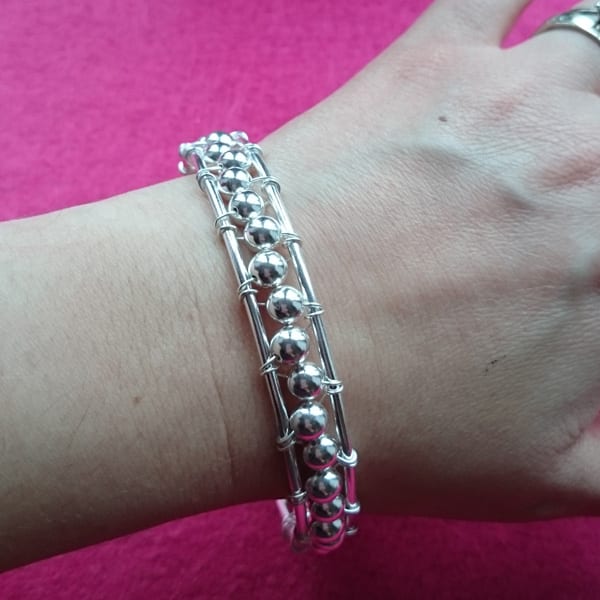 Wire wrapped beaded bangle - Jewellery Maker Review