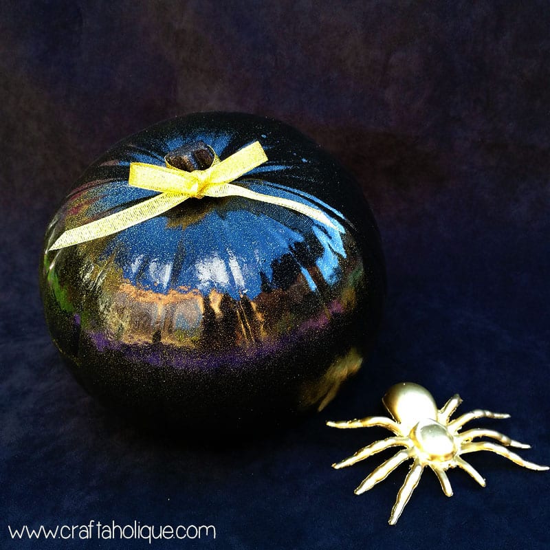 Glitter pumpkin black and gold - Halloween crafts from Craftaholique