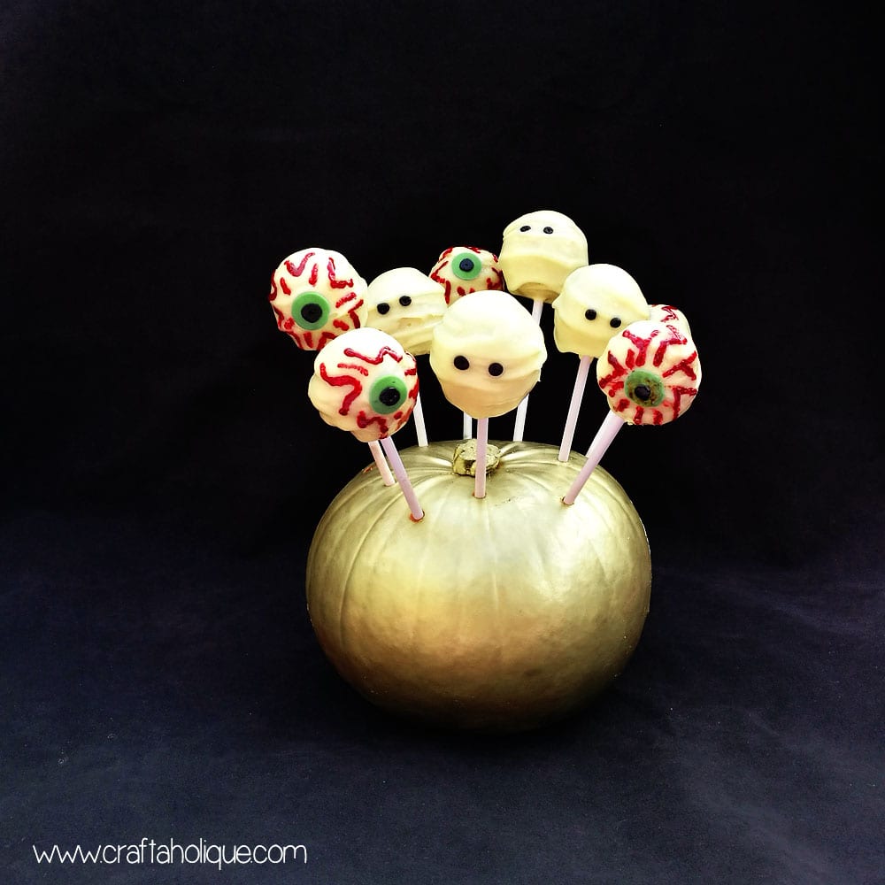 Simple Spooky Treats for Halloween - Eyeballs and Mummies Cakes