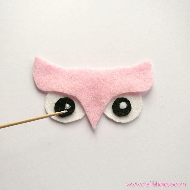 How to make an owl felt phone case - free template included in this sewing tutorial