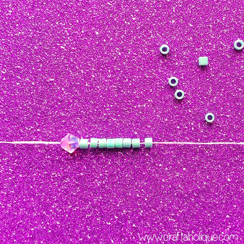 Flat even count peyote stitch tutorial - beadwork tutorial from Craftaholique