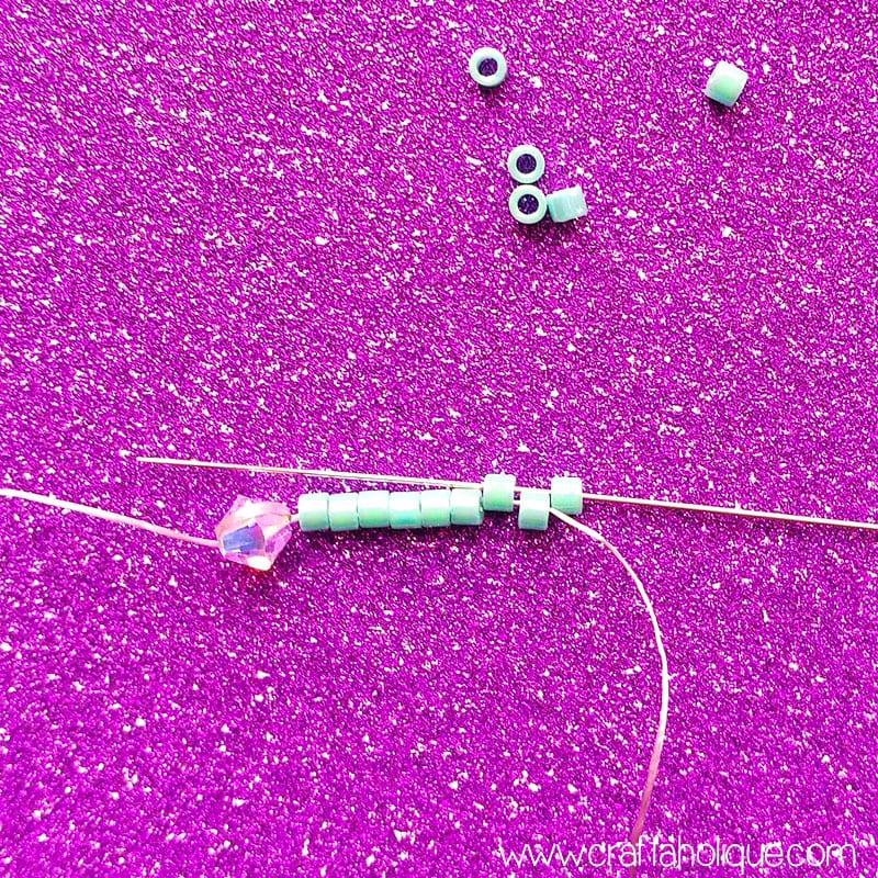 Flat even count peyote stitch tutorial - beadwork tutorial from Craftaholique