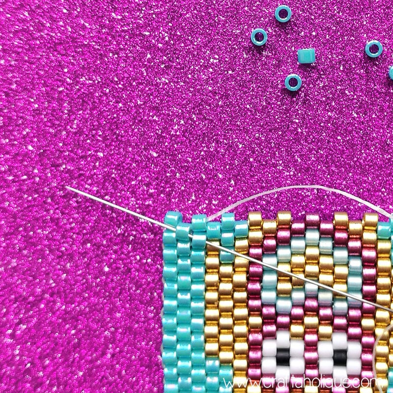 Flat odd count peyote stitch tutorial - beadwork tutorial from Craftaholique