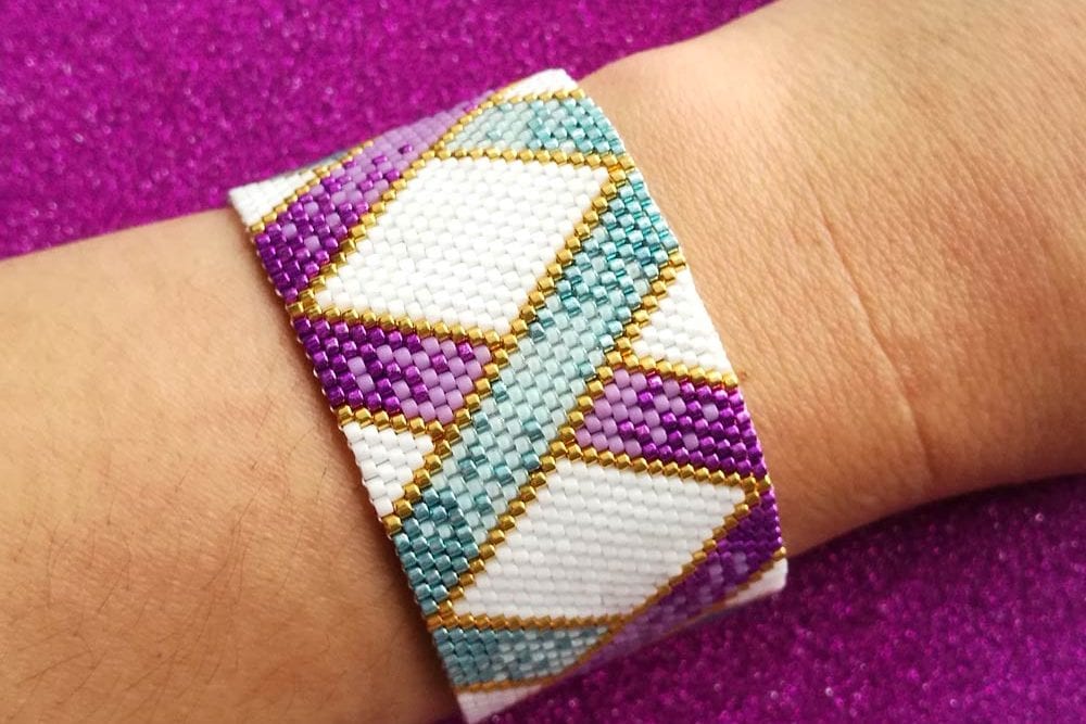 Peyote stitch bracelet pattern by Craftaholique - ombre ribbons
