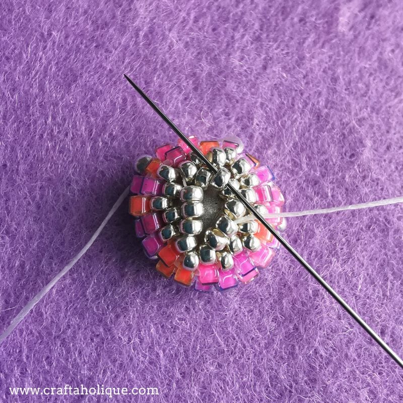 How to bezel a rivoli with seed beads - tidying up the back of the rivoli